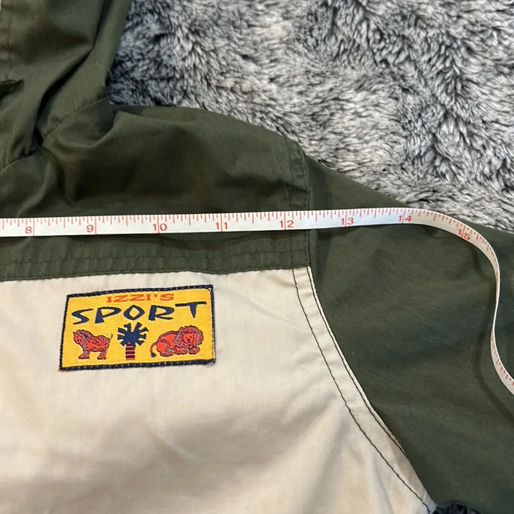 Izzis Sport buys wind breaker - Picture 6 of 8